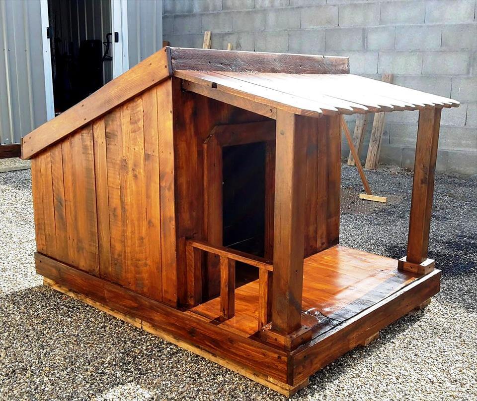 Pallet dog house